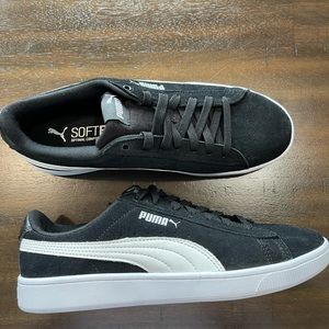 Women’s size 9 Puma Suede Classic